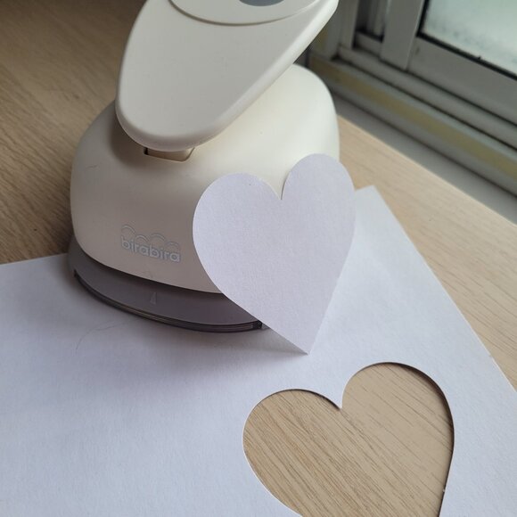 BiraBira - Extra Large 3.5" Heart Paper Hole Punch - Picture 1 of 7